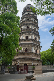 夏天 中国苏州的虎丘千年古塔