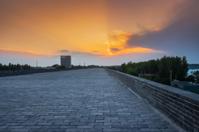 中国河南省濮阳市五代城墙遗址园林建筑