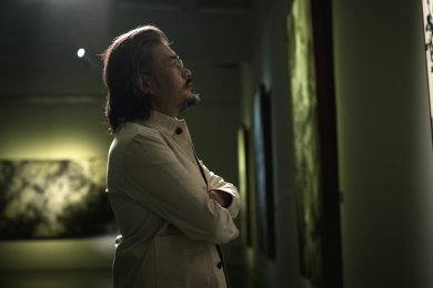 艺术家参观画展