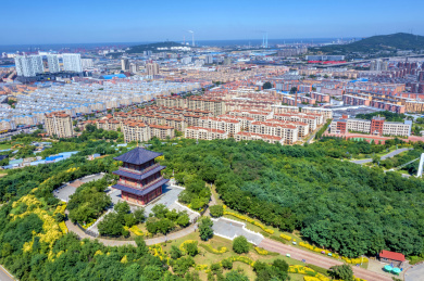 中国辽宁营口鲅鱼圈青龙山公园航拍