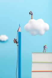 微缩创意在书本铅笔上攀岩的青年