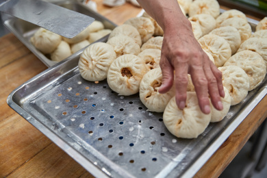 刚正出笼的包子