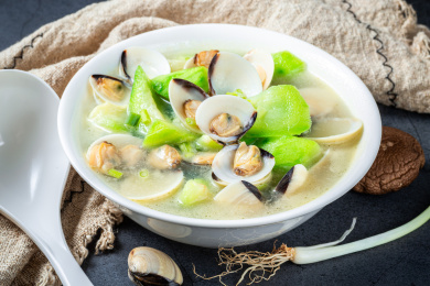 一碗美味的白贝丝瓜汤