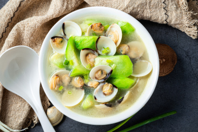 一碗美味的白贝丝瓜汤