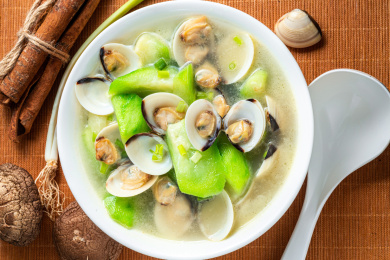 一碗美味的白贝丝瓜汤