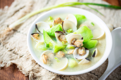 一碗美味的白贝丝瓜汤