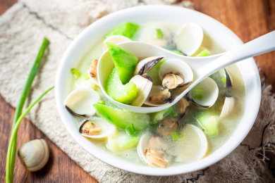 一碗美味的白贝丝瓜汤