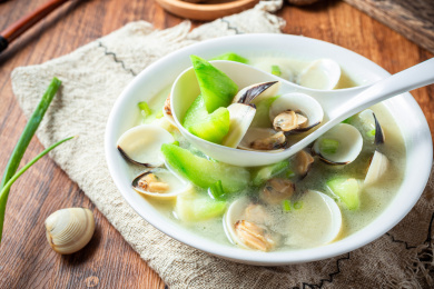 一碗美味的白贝丝瓜汤