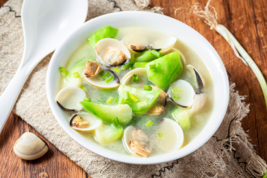 一碗美味的白贝丝瓜汤