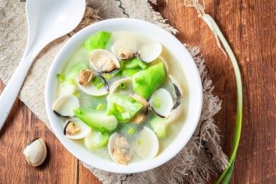 一碗美味的白贝丝瓜汤