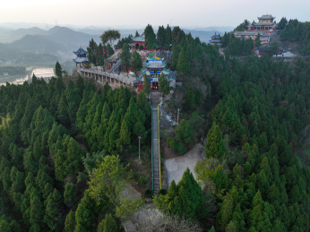 四川省南充市顺庆区芦溪镇南充老君山航拍 