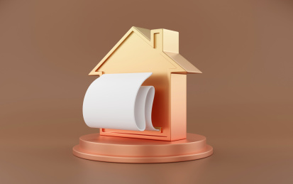 金色房子模型里吐出卷曲打印账单的纸