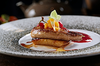 法式铁板香煎鹅肝佐樱桃酱