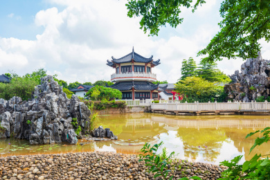 广州市花都湖国家湿地公园岭南园，月影通楼