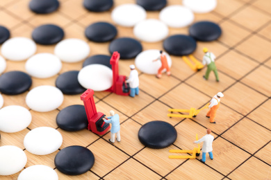 微缩创意搬运工运棋子下围棋