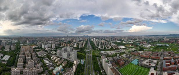 中国杭州留石高架路繁忙城市全景图