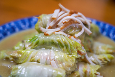 一道美味的家常菜，白菜肉卷
