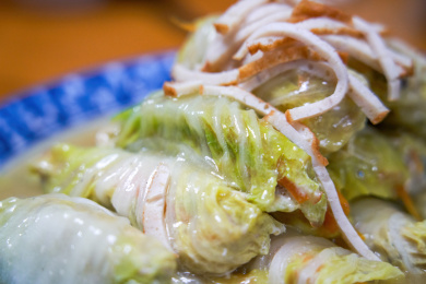 一道美味的家常菜，白菜肉卷