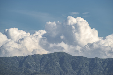 硕大的积雨云特写