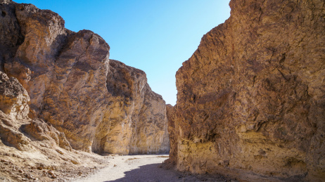 晴天大峡谷山崖岩石风景摄影