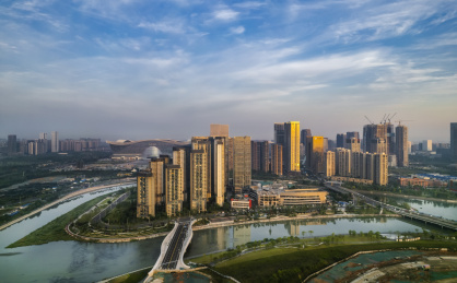 航拍晴天的成都高新区金融岛城市建筑风景