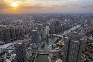天津海河沿岸城市建筑日落晚霞航拍风光