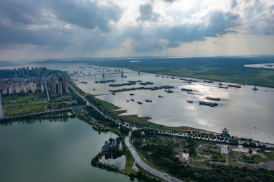 航拍湖南岳阳市城市景观