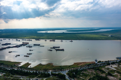 航拍湖南岳阳市城市景观