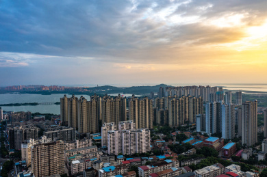 航拍湖南岳阳市城市景观