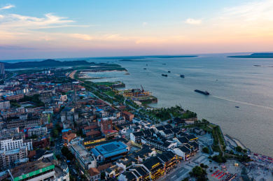 航拍湖南岳阳市城市景观