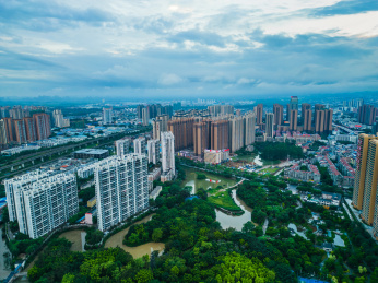 贵港的港北区城市傍晚航拍