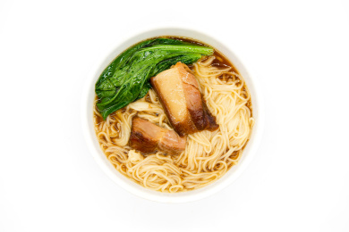 白背景苏帮菜一碗苏式焖肉面