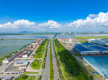 航拍 广州南沙港 集装箱码头 装卸工作