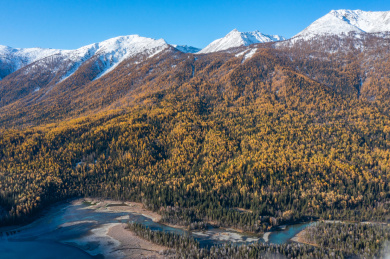 中国新疆北疆阿勒泰喀纳斯风景区秋天神仙湾