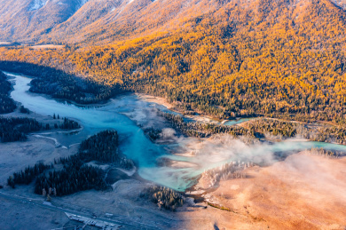 中国新疆北疆阿勒泰喀纳斯风景区秋天神仙湾