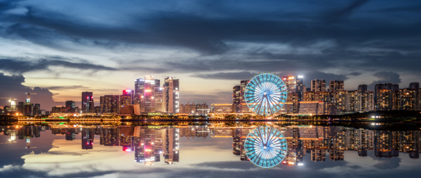 深圳前海欢乐港湾摩天轮水面倒影夜景