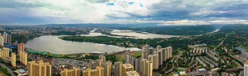 中国湖北宜昌雨后城市风光航拍