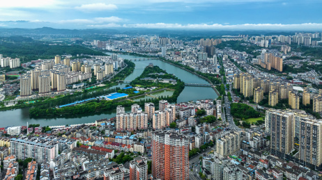 中国湖北宜昌雨后城市风光航拍