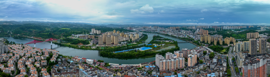 中国湖北宜昌雨后城市风光航拍