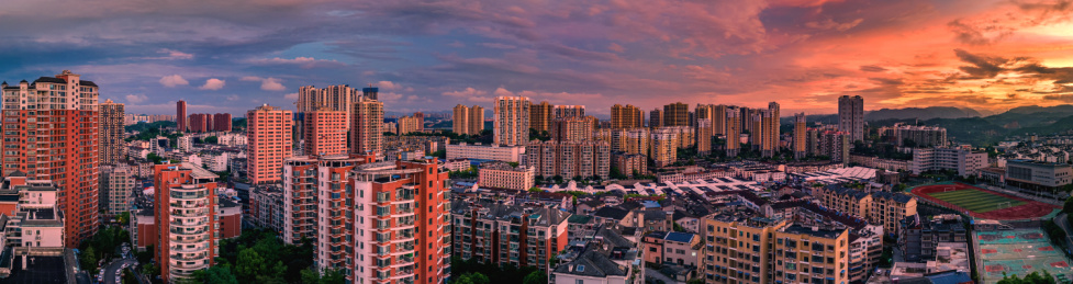 中国湖北宜昌雨后城市风光航拍