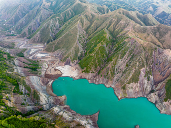 中国新疆昌吉S101省道肯斯瓦特水利枢纽