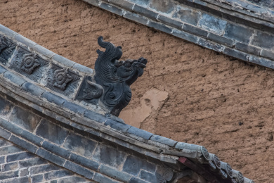 中国山西省武乡县民宅房梁龙兽屋脊装饰建筑