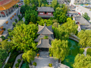夏季河南许昌文庙春秋楼园林风光