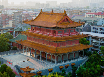 航拍夏季河南许昌春秋楼景区古建筑