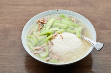健康又美味的丝瓜瘦肉汤泡饭