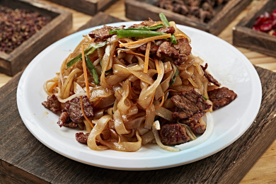 港式茶餐干炒牛河