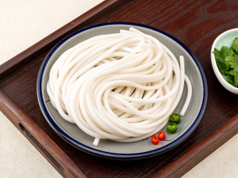 火锅食材大份的生土豆粉