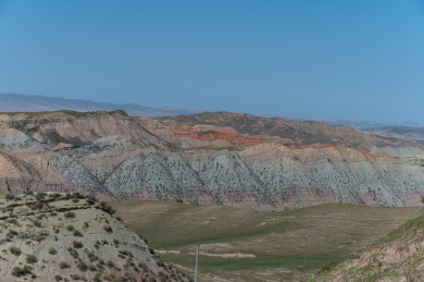 中国新疆昌吉S101省道丹霞地貌