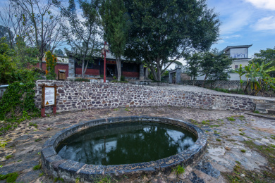 世界建筑遗产云南建水团山村大成寺前的水井