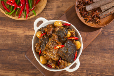 中式特色美食红烧甲鱼俯拍图